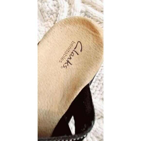 CLARKS Womens Bendables Black Leather Slip On Comfort Sandals Size 7.5 WIDE - Picture 3 of 5